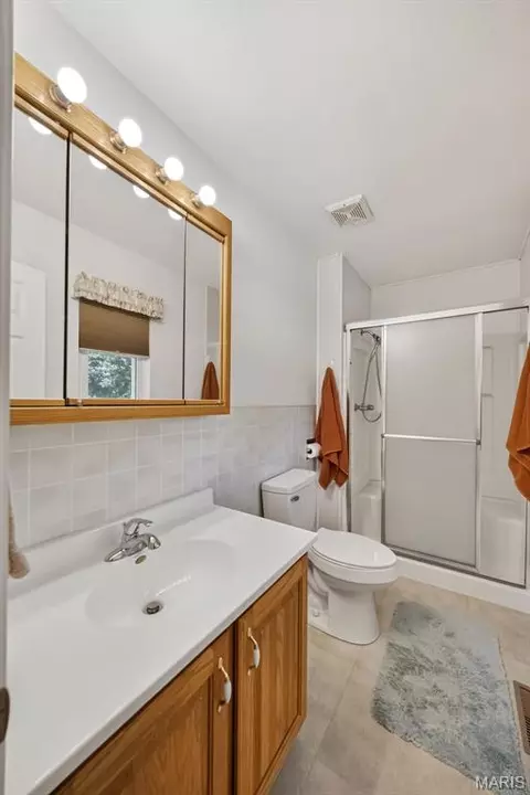 Bath - 3300 Ketha Cir, Festus, MO 63028 photo 3 of 4