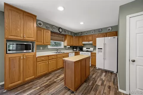 Kitchen - 3300 Ketha Cir, Festus, MO 63028 photo 2 of 2