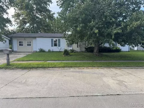 714 Margaret Ct, New Baden, IL 62265