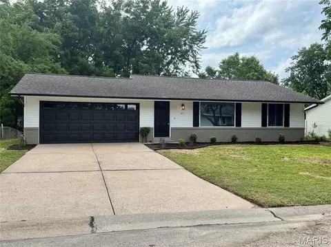 17 Oxbow Rd, Saint Peters, MO 63376