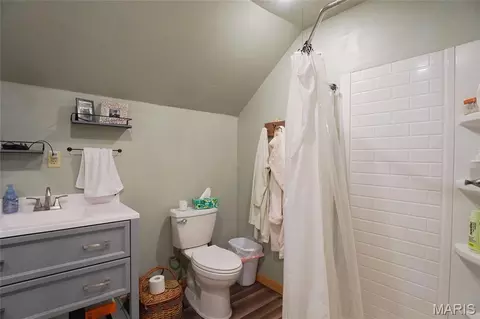 Bath - 409 Market St, Hermann, MO 65041 photo 8 of 8