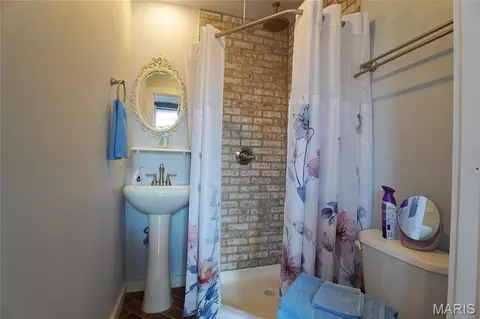 Bath - 409 Market St, Hermann, MO 65041 photo 5 of 8