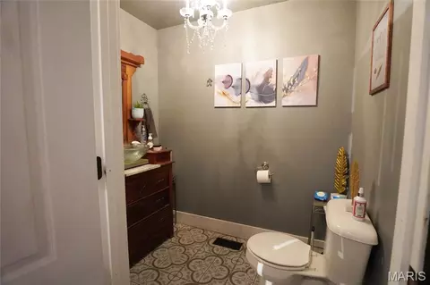 Bath - 409 Market St, Hermann, MO 65041 photo 1 of 8