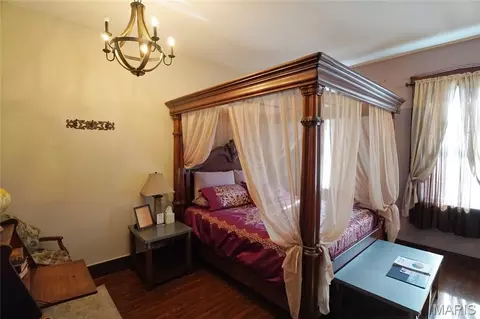 Bedroom - 409 Market St, Hermann, MO 65041 photo 2 of 14