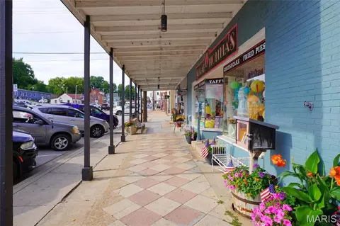 Exterior - 409 Market St, Hermann, MO 65041 photo 3 of 16