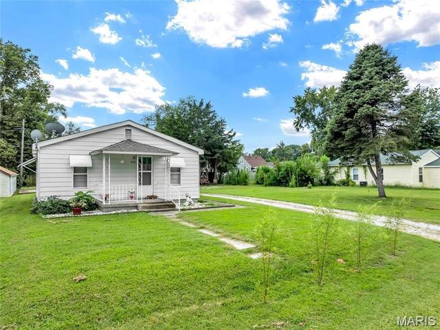 430 Roosevelt Ave, Wood River, IL 62095