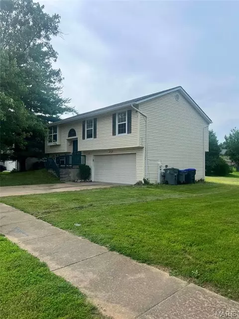 9 Fort Zumwalt Dr, O'fallon, MO 63366