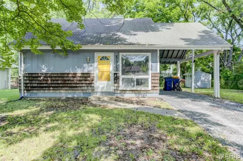 2797 Dawnview Dr, Florissant, MO 63031