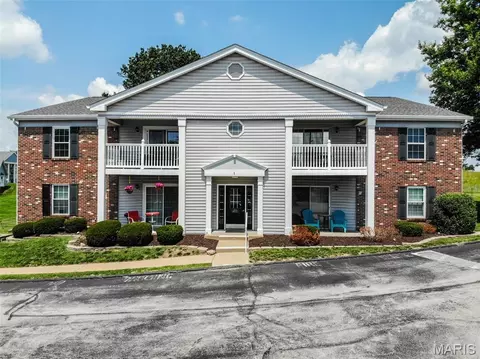 1 Berview Cir #B, Mehlville, MO 63129