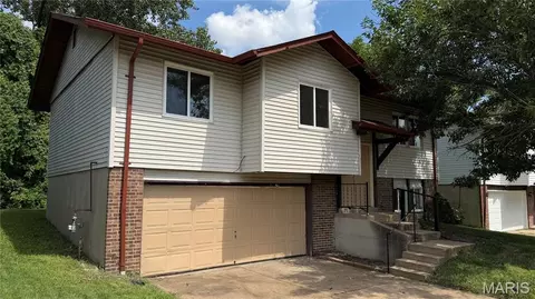 3225 Chicory Creek Ln, Florissant, MO 63031
