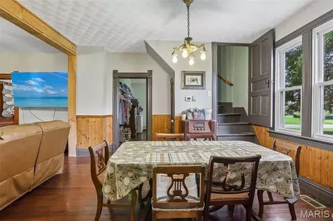 Dining - 515 E 3rd North St, Mount Olive, IL 62069 photo 4 of 4