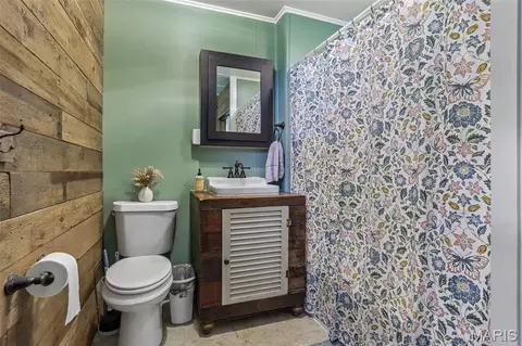 Bath - 515 E 3rd North St, Mount Olive, IL 62069 photo 1 of 3