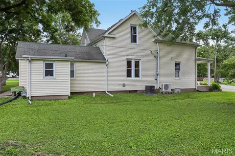 Exterior - 515 E 3rd North St, Mount Olive, IL 62069 photo 12 of 13