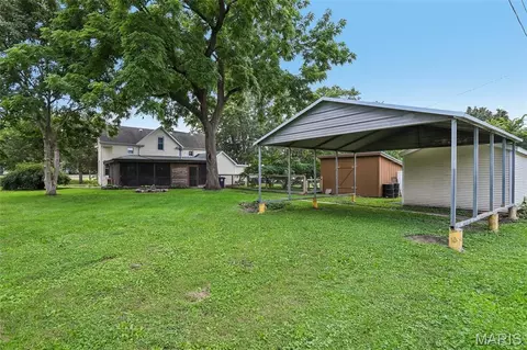 Exterior - 515 E 3rd North St, Mount Olive, IL 62069 photo 10 of 13
