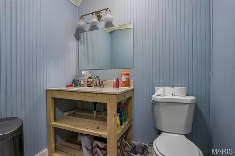 Bath - 515 E 3rd North St, Mount Olive, IL 62069 photo 3 of 3