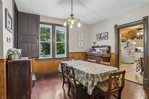 Dining - 515 E 3rd North St, Mount Olive, IL 62069 photo 3 of 4