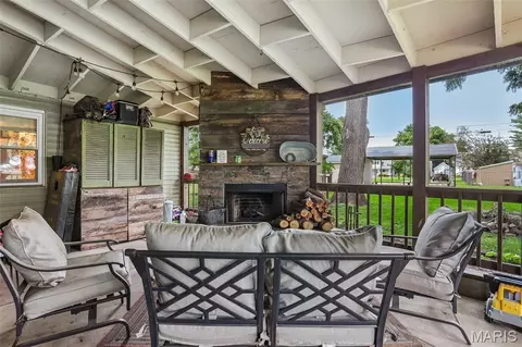 Exterior - 515 E 3rd North St, Mount Olive, IL 62069 photo 7 of 13