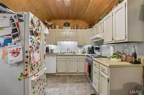 Kitchen - 515 E 3rd North St, Mount Olive, IL 62069 photo 1 of 3