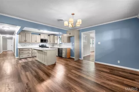Entry Way - 416 S Cooter Rd, Steele, MO 63877 photo 2 of 3