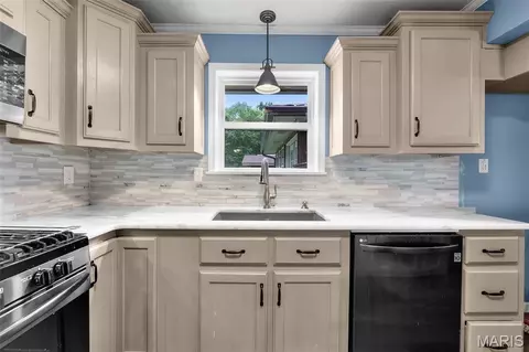 Kitchen - 416 S Cooter Rd, Steele, MO 63877 photo 2 of 3