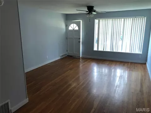 Living - 7316 Sharp Ave, Saint Louis, MO 63116 photo 2 of 3
