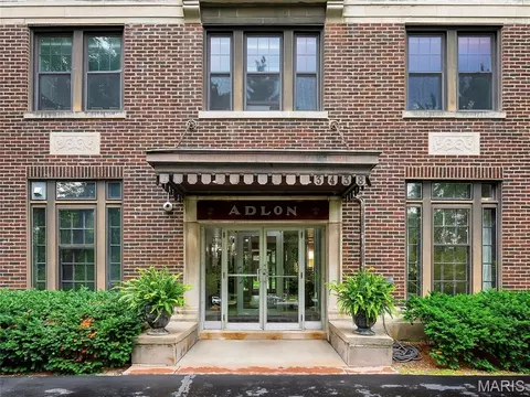 3438 Russell Blvd #804, Saint Louis, MO 63104