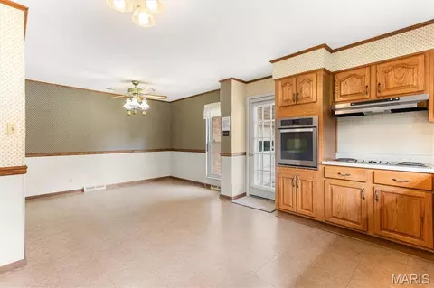 Kitchen - 10215 Dovercrest Dr, Sappington, MO 63128 photo 3 of 4