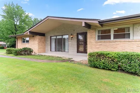 Exterior - 10215 Dovercrest Dr, Sappington, MO 63128 photo 8 of 9