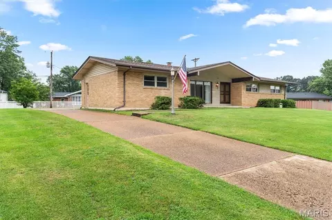 Exterior - 10215 Dovercrest Dr, Sappington, MO 63128 photo 5 of 9