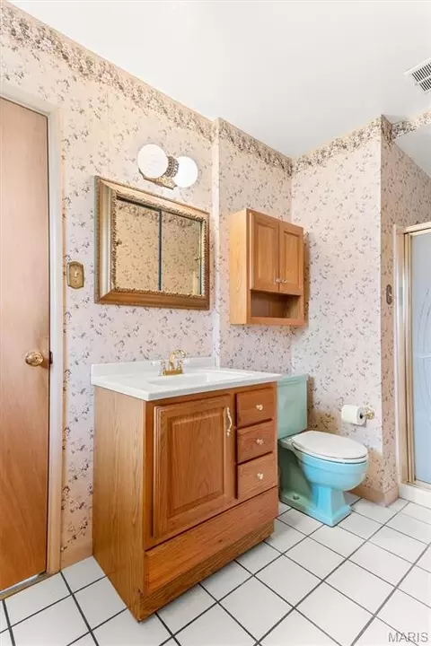Bath - 10215 Dovercrest Dr, Sappington, MO 63128 photo 2 of 4