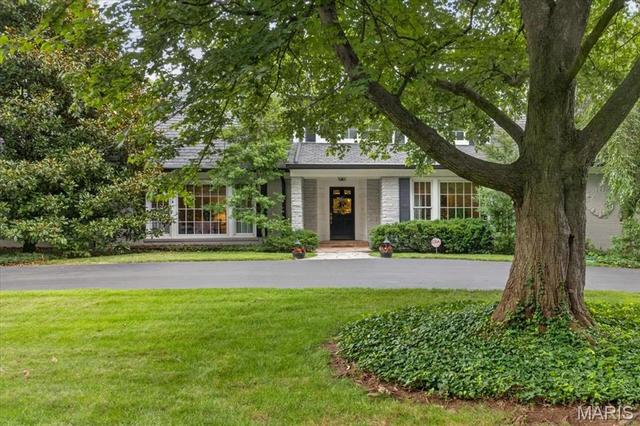 18 S Mcknight Rd, Saint Louis, MO 63124
