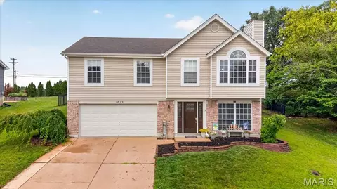 1873 Fox Pointe Dr, Arnold, MO 63010