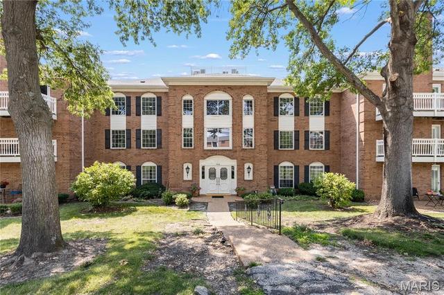 964 Claytonbrook Dr #2B, Ballwin, MO 63011