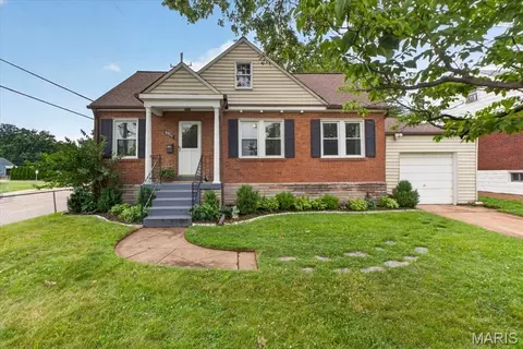 6235 Dexter Dr, Saint Louis, MO 63123