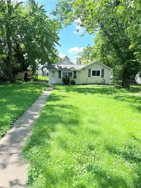 17 S 51st St, Belleville, IL 62226