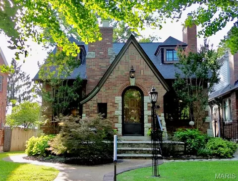 6125 Marwinette Ave, Saint Louis, MO 63116
