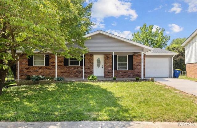 2380 Wharton Ct, Florissant, MO 63031