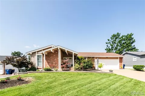 2016 Brutus Ct, Fenton, MO 63026