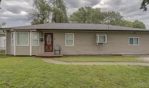 819 La Salle Dr, Cahokia, IL 62206