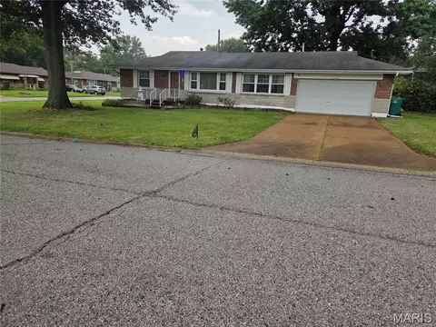 1200 Ensley Dr, Saint Louis, MO 63137