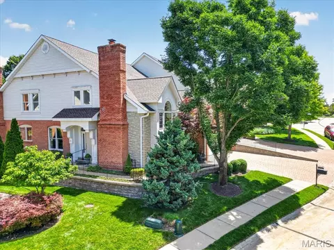 12427 Questover Manor Ct, Creve Coeur, MO 63141