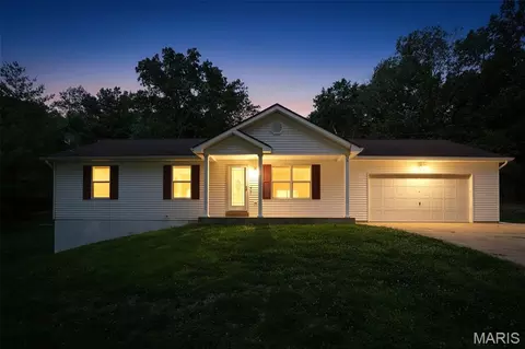 687 Woodview Dr, Villa Ridge, MO 63089