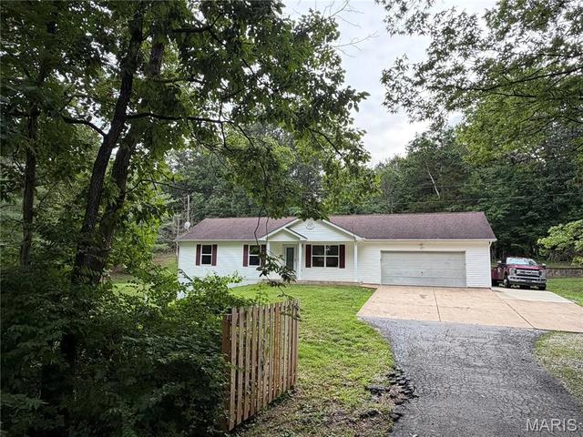 687 Woodview Dr, Villa Ridge, MO 63089