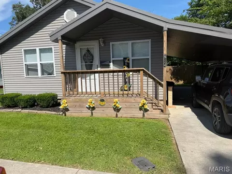814 N Catalpa St, Dexter, MO 63841