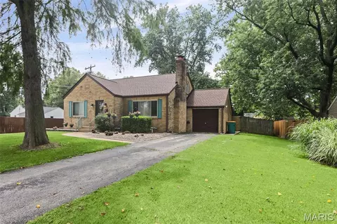 305 Edward St, O'fallon, IL 62269