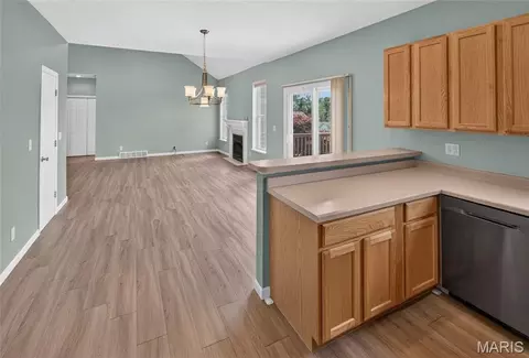 Living - 4917 Newberry Ct, Jackson, MO 63755 photo 5 of 9