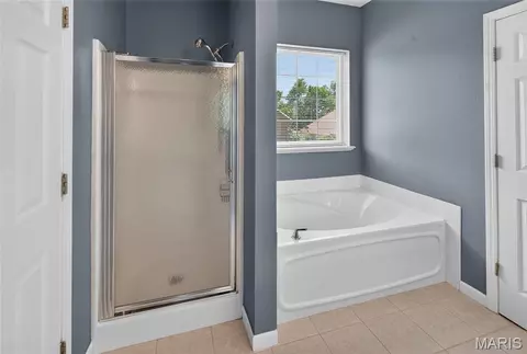 Bath - 4917 Newberry Ct, Jackson, MO 63755 photo 3 of 5