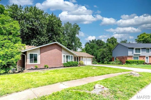471 Maymont Dr, Ballwin, MO 63011