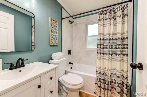 Bath - 471 Maymont Dr, Ballwin, MO 63011 photo 3 of 8