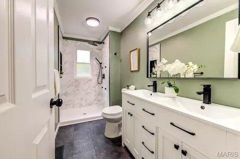 Bath - 471 Maymont Dr, Ballwin, MO 63011 photo 2 of 8